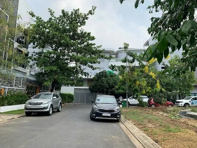 Vila Nguyễn Văn Hưởng ,Q2- 19X20M- 4 Tầng -Hdt: 200 Triệu- Giá :30 Tỷ