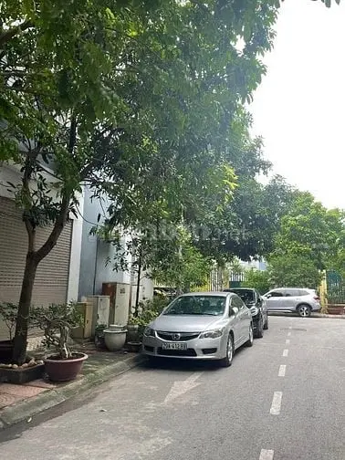Cc Mời Thuê Bt Văn Cao-Giáp Hồ Tây 170M2X4,5T Oto Sân Vườn.