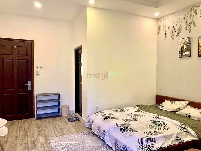 Phòng Ban Công Full Nội Thất Ở Nguyễn Văn Thương, Đh Hutech Bình Thạnh