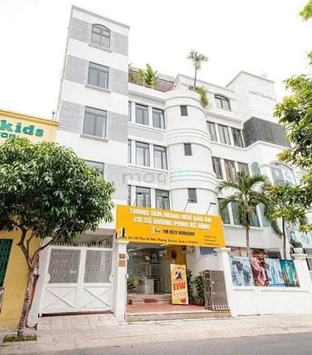 Trung Tâm Anh Ngữ 12 Phan Kế Bính, Q1. Dt: 8,5X20M, Kc: Trệt 4 Lầu.