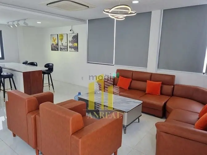Cho Thuê Tòa Văn Phòng Hiện Đại 1000M2 - Gần Song Hành Giá 240 Triệu