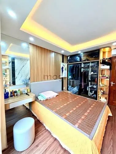 Nguyễn Chính -5 Tầng- Thang Máy- Gara Ô Tô - Kinh Doanh Ngõ Thông