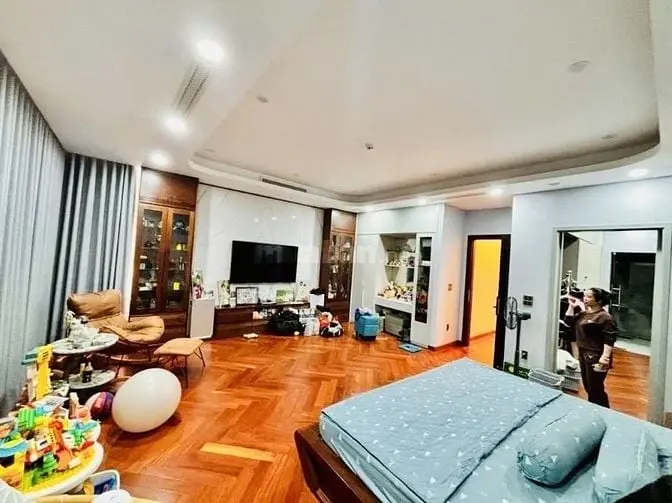 Hạ Chào 15 Tỷ, Mặt Phố Trung Phụng Hàng Xóm Xã Đàn, Dt 100M2, 8T, 7M.
