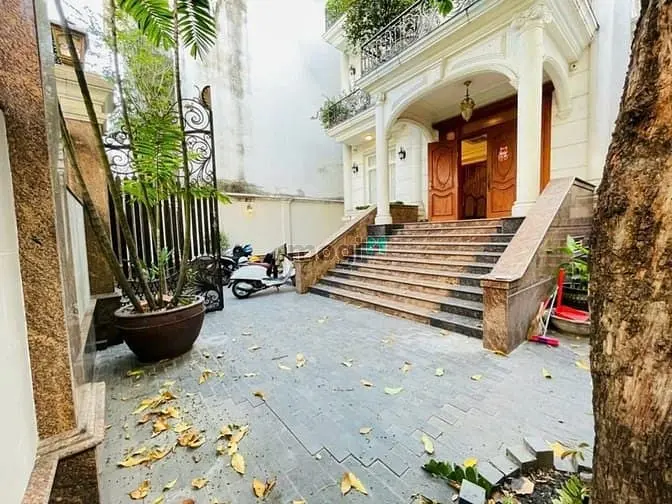 Biệt Thự 4 Tầng Có Hầm Xe , Không Gian Mở