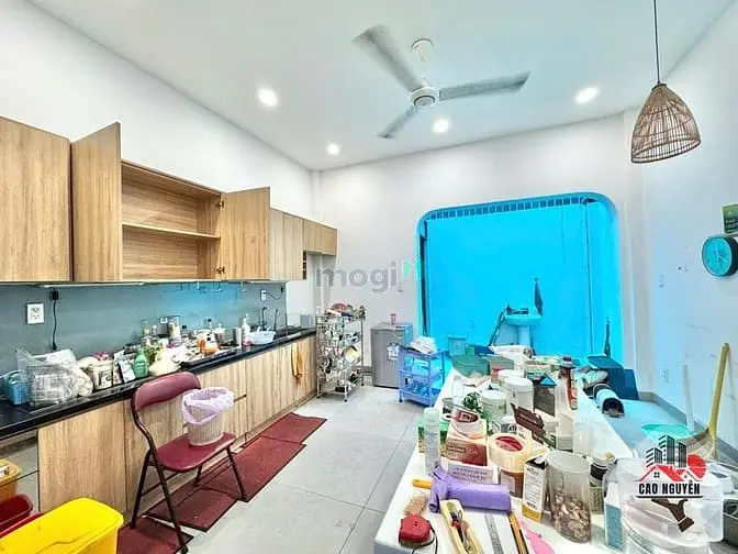 Nhà Đẹp Hiện Đại, Khu Tên Lửa, Tân Tạo, 2 Lầu 4 Phòng Ngủ.