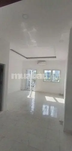 Cho Thuê Nhà Nguyên Căn Mặt Tiền Võ Văn Kiệt Quận 1 - 84M2 8Pn 4Wc