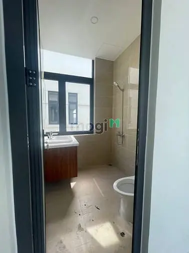 Cho Thuê Tầng Nhà Phố Vinhomes Làm Văn Phòng +Để Ở, Full Tiện Nghi 3Pn