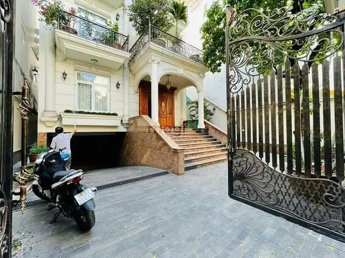 Biệt Thự 4 Tầng Có Hầm Xe , Không Gian Mở