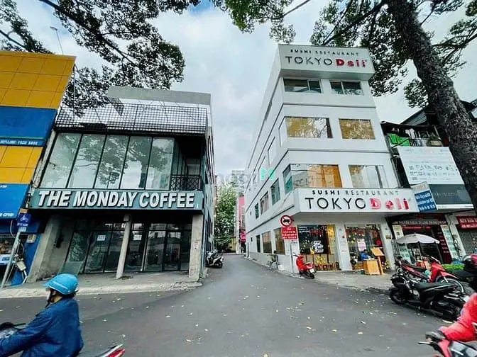 Nha Khoa - Spa Mt Sô 388 Đường 3/2, Q10. Dt: 7X25M, Kc: Trệt 3 Lầu. Gí