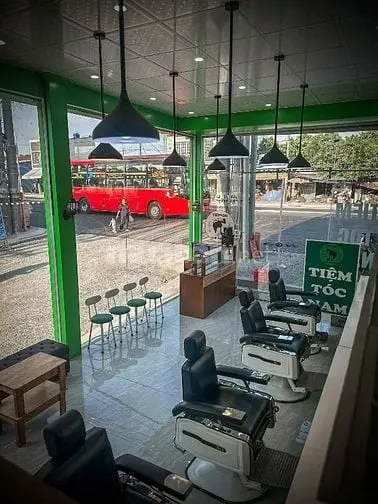Sang Nhượng Tiệm Tóc Nam Có Lượng Khách Nhất Định