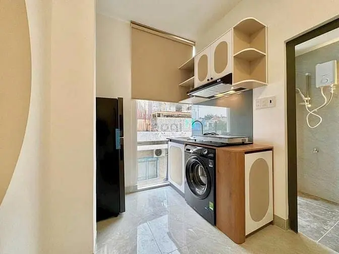 Căn Hộ Full Nội Thất Cửa Số Lớn Ngay Trung Tâm Quận 10 Gần Đh Kinh Tế