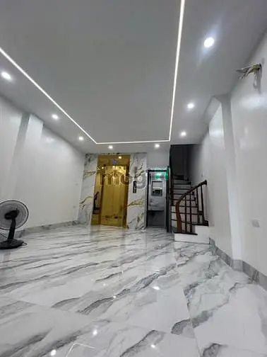 Mặt Phố Hoàng Mai- 40M-7 Tầng Thang Máy- Gara-Kinh Doanh
