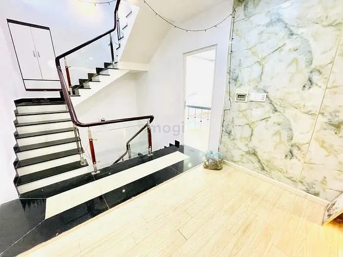 Siêu Phẩm Mặt Tiền Ốp Kính Sang 111 Nguyễn Giản Thanh, Phường 15, Q10