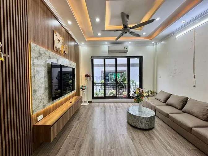 Hoàng Mai-Gara 7 Chỗ- Kinh Doanh- Phân Lô- Sổ Đẹp