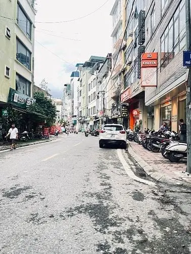 Bán Nhà 5,5T Mặt Hồ Hoàng Cầu Dtxd 48M2 Mt 3.5M Đường Hè 6M 20,9Ty.
