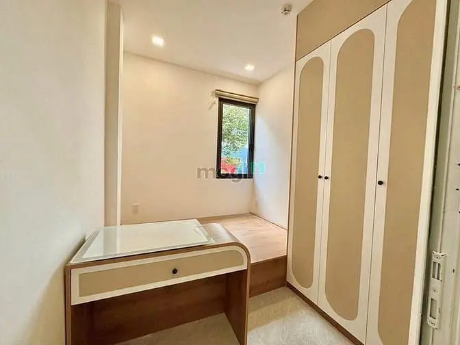 Căn Hộ Full Nội Thất Cửa Số Lớn Ngay Trung Tâm Quận 10 Gần Đh Kinh Tế