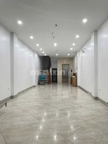 Cho Thuê Nhà Làm Văn Phòng, Showroom – Nhà Mới Xây, Thang Máy