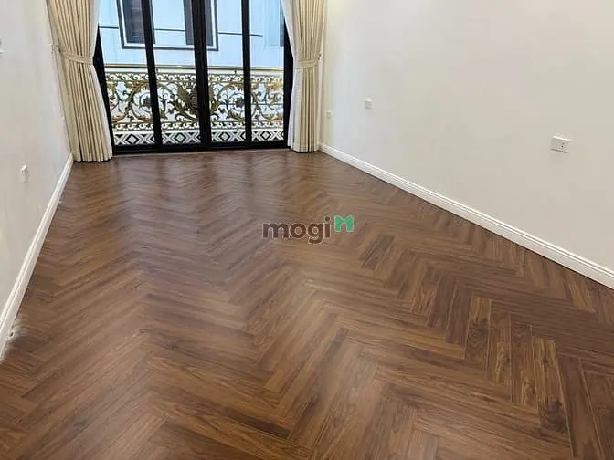 Yên Lạc- 5 Tầng Thang Máy- Vf3 Vào Nhà- Ngõ Thông