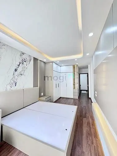 Nguyễn Chính- Tân Mai-Phân Lô - Ngõ Thông - Gần Phố -Full Nội Thất