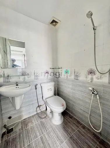 Căn Hộ Cho Thuê Ban Công Dưới Chân Cầu Nguyễn Văn Cừ Q1_Bảo Vệ 24/7