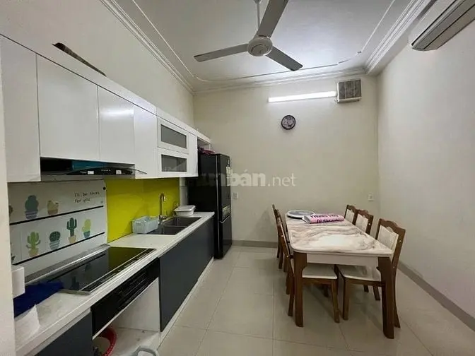 Bán Gấp Nhà Phố Cầu Giấy, 40M2, 5 Tầng Dân Xây Kiên Cố, Ô Tô Đỗ Cửa
