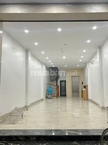 Cho Thuê Nhà Làm Văn Phòng, Showroom – Nhà Mới Xây, Thang Máy