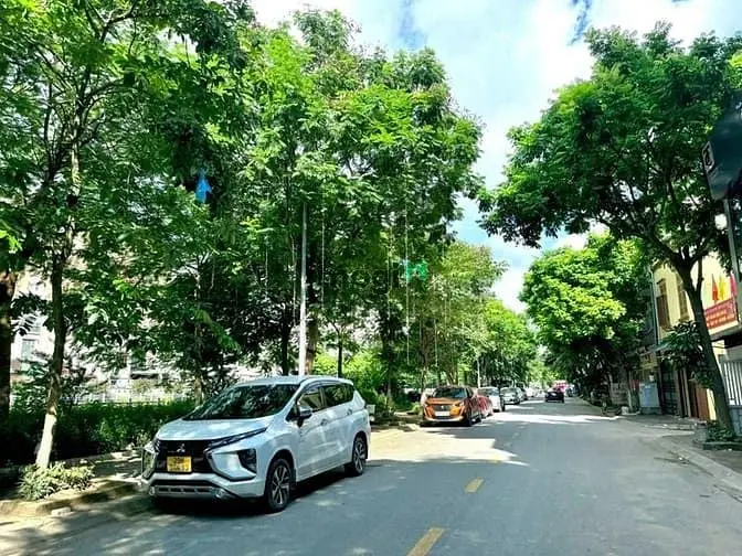 Giảm 1 Tỷ, Bán Đất Mặt Phố Giang Biên, Giá Rẻ Nhất 110M2 Mt 6M