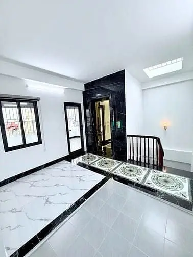 Bán Nhà Phúc Lợi, Hàng Xóm Vin, 6 Tầng Thang Máy, Gara, 75M2 Mt 6M