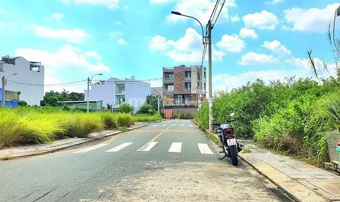 Bán Đất Liên Phường, Phú Hữu, Q9 - Dt : 67.4M2 (4X17,7M)