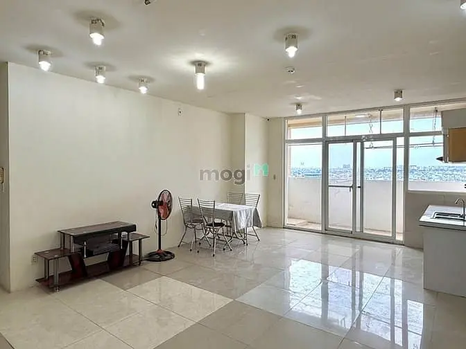 Căn Góc 83M2 Hoàng Kim 7.5Tr/Tháng Ban Công Thoáng Mát, An Ninh