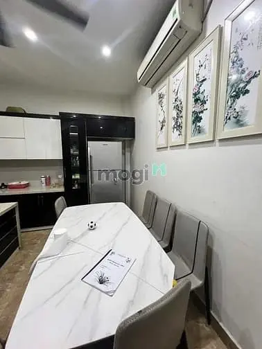 Bán Nhà Đẹp Ngõ Phố Nguyễn Văn Cừ 40 M2 X4 Tầng Full Nội Thất .9,5 Tỷ