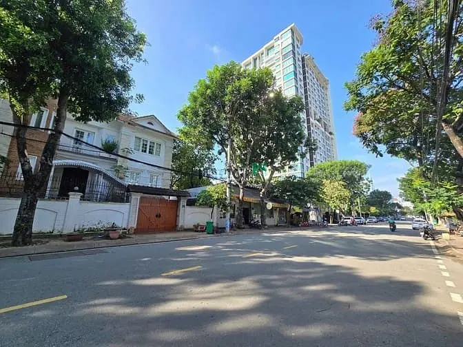 Biệt Thự Mặt Tiền Nguyễn Văn Hưởng- Thảo Điền Dt 533M2- Giá 180 Tỷ