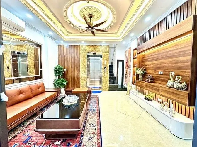 Bán Gấp Nhà Cầu Giấy, Sân Rộng, Mặt Tiền 4.5 M, Giá Nhỉnh 10 Tỷ