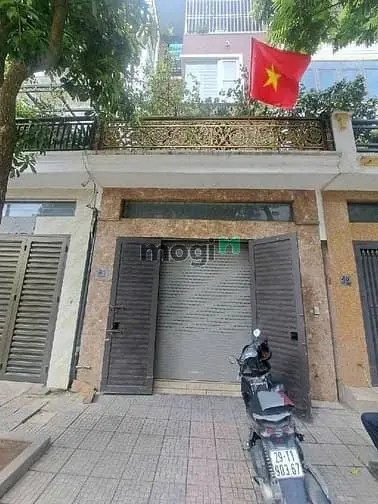 Bán Nhà Dương Quảng Hàm, Ngõ Oto, Lô Góc, 2 Thoáng 68M2 Giá 19,5 Tỷ