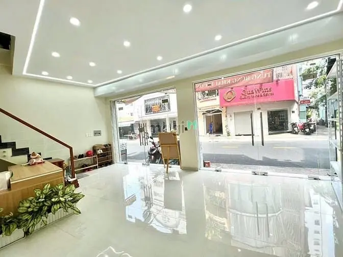 Tiệm Nail Mt Số 32 Rạch Bùng Binh, Q3. Dt: 7X7M2- Kc: Trệt 1 Lầu.