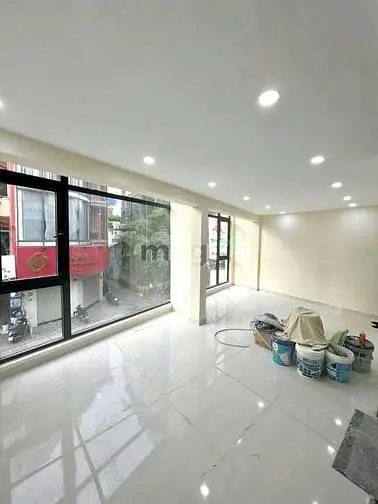 Tiệm Nail Mt Số 32 Rạch Bùng Binh, Q3. Dt: 7X7M2- Kc: Trệt 1 Lầu.