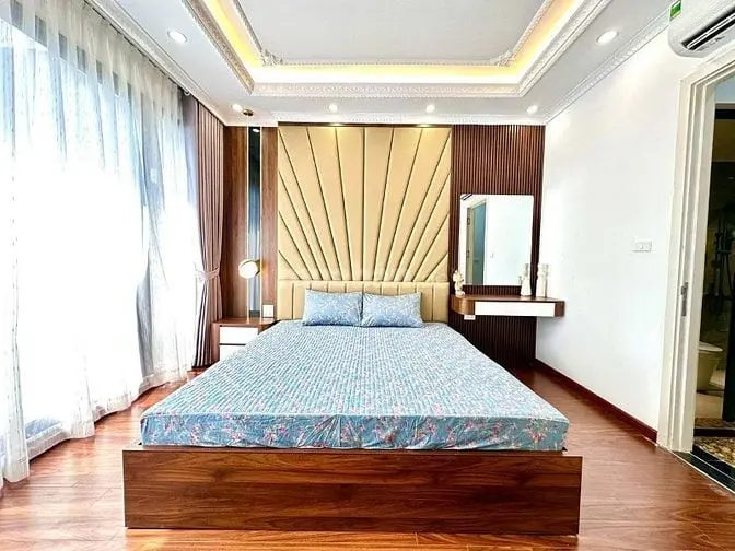 Bán Gấp Nhà Cầu Giấy, Sân Rộng, Mặt Tiền 4.5 M, Giá Nhỉnh 10 Tỷ