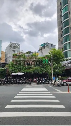 💥Quán Cafe💥 Ngay Mt Nguyễn Cư Trinh, Q1. Dt: 10X10M- Kc: Trệt 1 Lầu