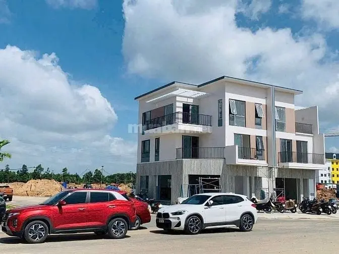 Cần Bán Nhà 1 Trệt 2 Lầu Đối Diện Kcn Vsip 2, Kinh Doanh Ngay