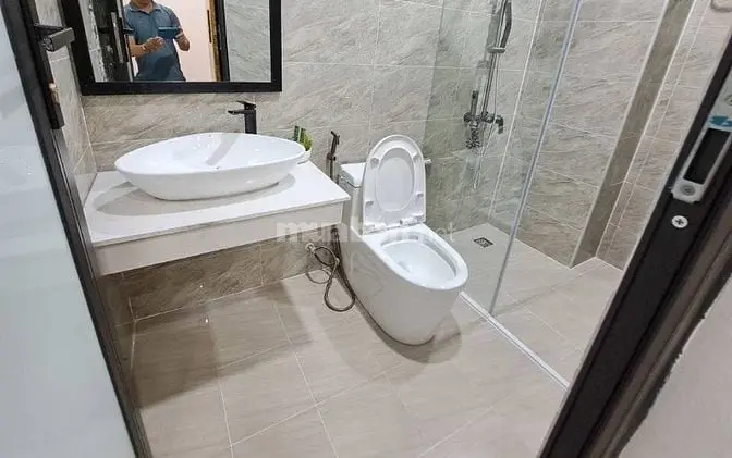 Bán Gấp Nhà Cầu Giấy, Sân Rộng, Mặt Tiền 4.5 M, Giá Nhỉnh 10 Tỷ
