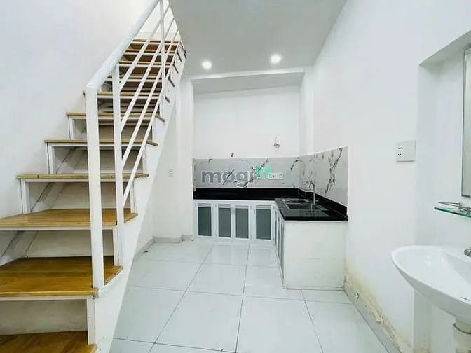 Bán Nhà Cách Mt Nguyên Hồng 3 Bước, 2 Tầng, Dtsd 99M2, Giá 90 Triệu/M2