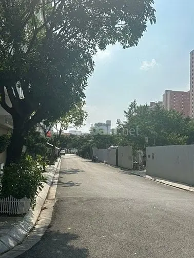 Chính Chủ Bán Nhà Lô Góc Ngõ 106 Hoàng Quốc Việt 81M2X3,5T Giá 29.9 Tỷ