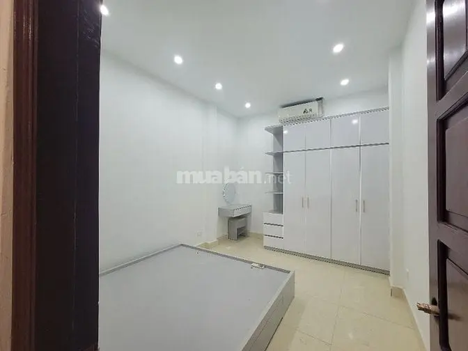 Cho Thuê Nhà Nguyên Căn Ngách 28/40 Điện Biên Phủ