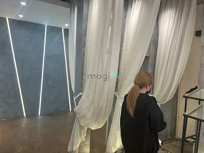 Cho Thuê Lầu 2 Và 3 Căn Nhà 436 Phan Xích Long Làm Văn Phòng,Spa, Nail