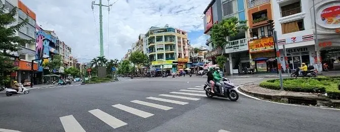 Bán Nhà 5 Tầng Mặt Đường Phan Xích Long