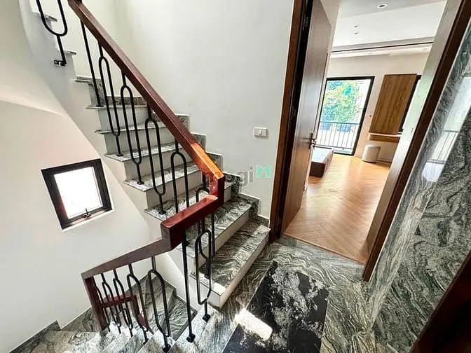 Bán Nhà Cổ Linh 6 Tầng Thang Máy Gara Oto, Lô Góc Khuôn Tiền 11 Tỷ