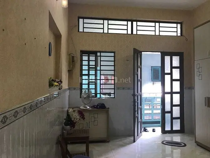 Cho Thuê Nguyên Căn Lầu 2, Căn Góc, Khoảng 50M2, Đường Hùng Vương, Q5