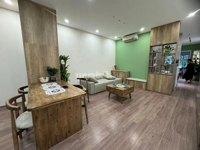 Bán Căn Hộ Dt80M Tầng 2 Đẹp Sịn Đủ Nội Thất Mặt Phố Nguyễn Chí Thanhbá