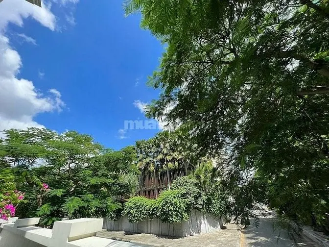 Bán Biệt Thự King Crown Thảo Điền, 298.9M² Đất, Full Nội Thất Cao Cấp