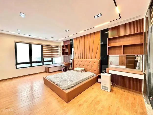 Có 102. Bán Nhà Lý Sơn Long Biên, 7 Tầng, Ga Ra Ô Tô Ngủ T1, 3 Bước Ra Phố, Giá Hời